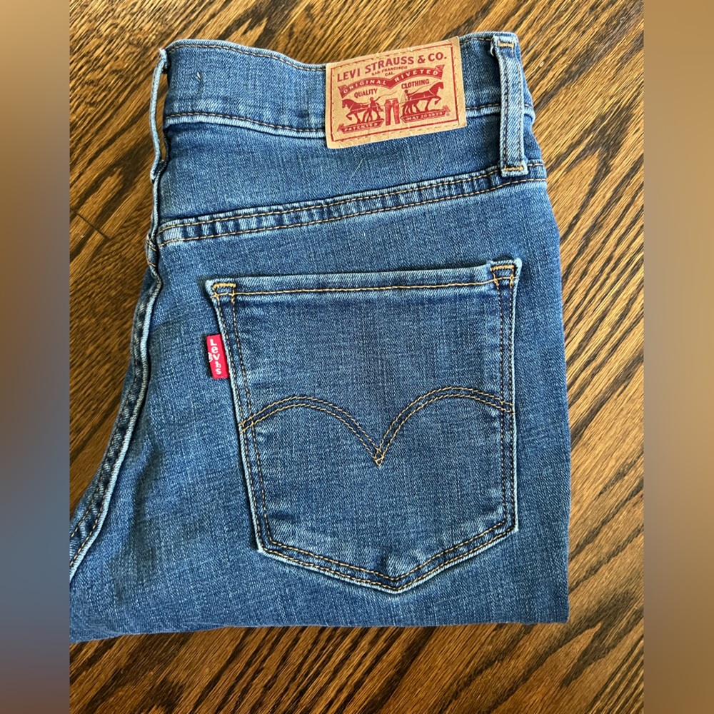 ** Levi’s women’s shaping skinny jeans **
